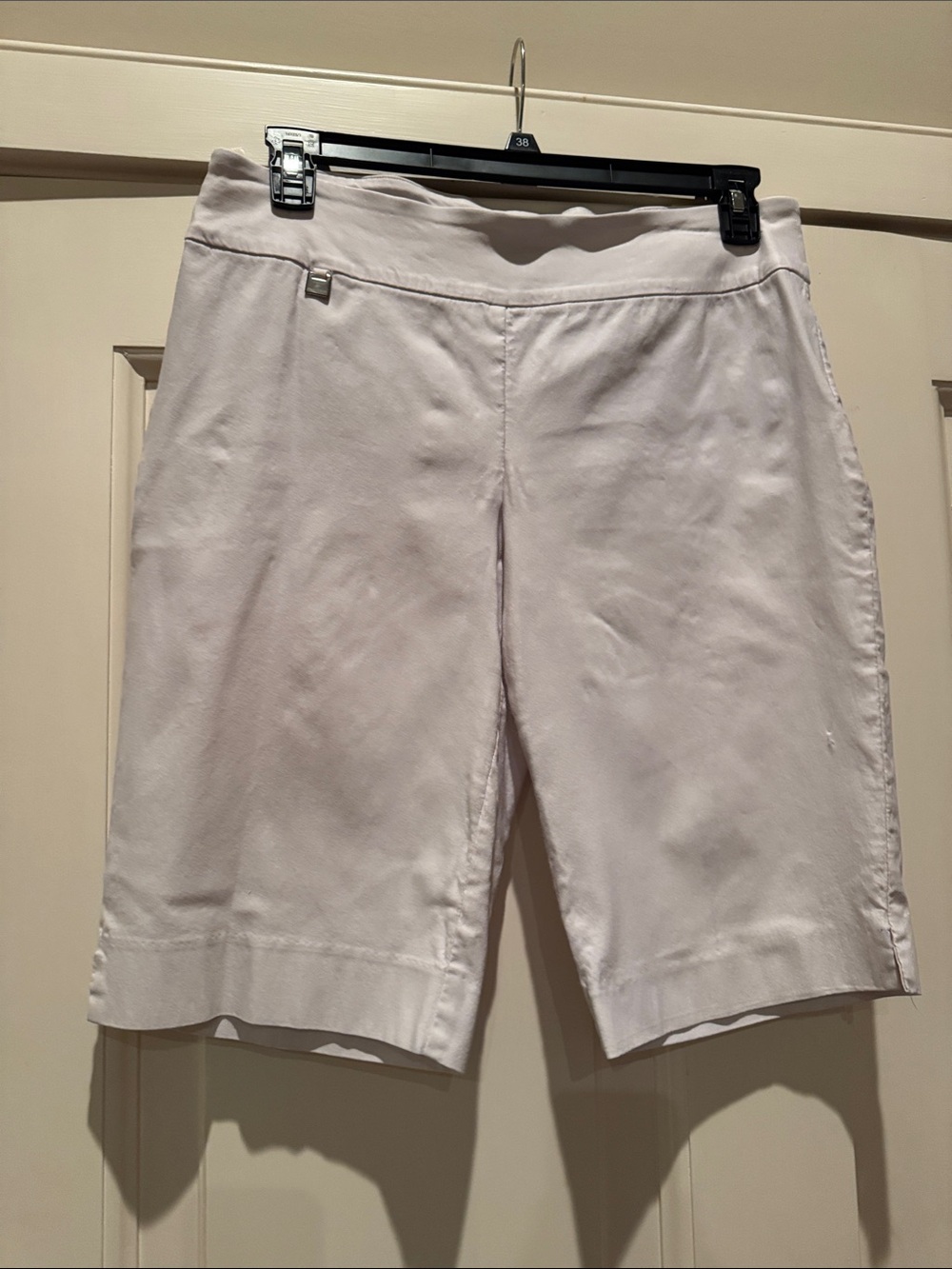 Peck & Peck White Bermuda Shorts